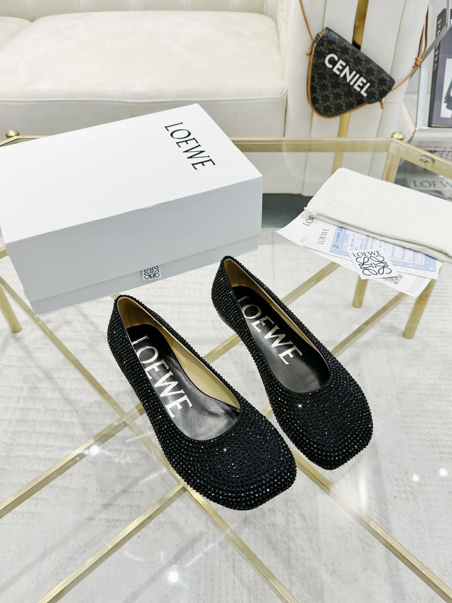 💕💕Factory direct selling price p640💕💕 LOEWE‼ ️ New arrival‼ ️Imported genuine leather sole Loewe 2024/aw early spring latest T stage colored diamond series catwalk style 😘😘😘 Upper: imported silk cloth lining: imported water-dyed sheepskin Outsole: original molded injection molded leather outsole Heel: small flat size Number: 35-39 (40/41/42/43 custom-made, non-refundable)